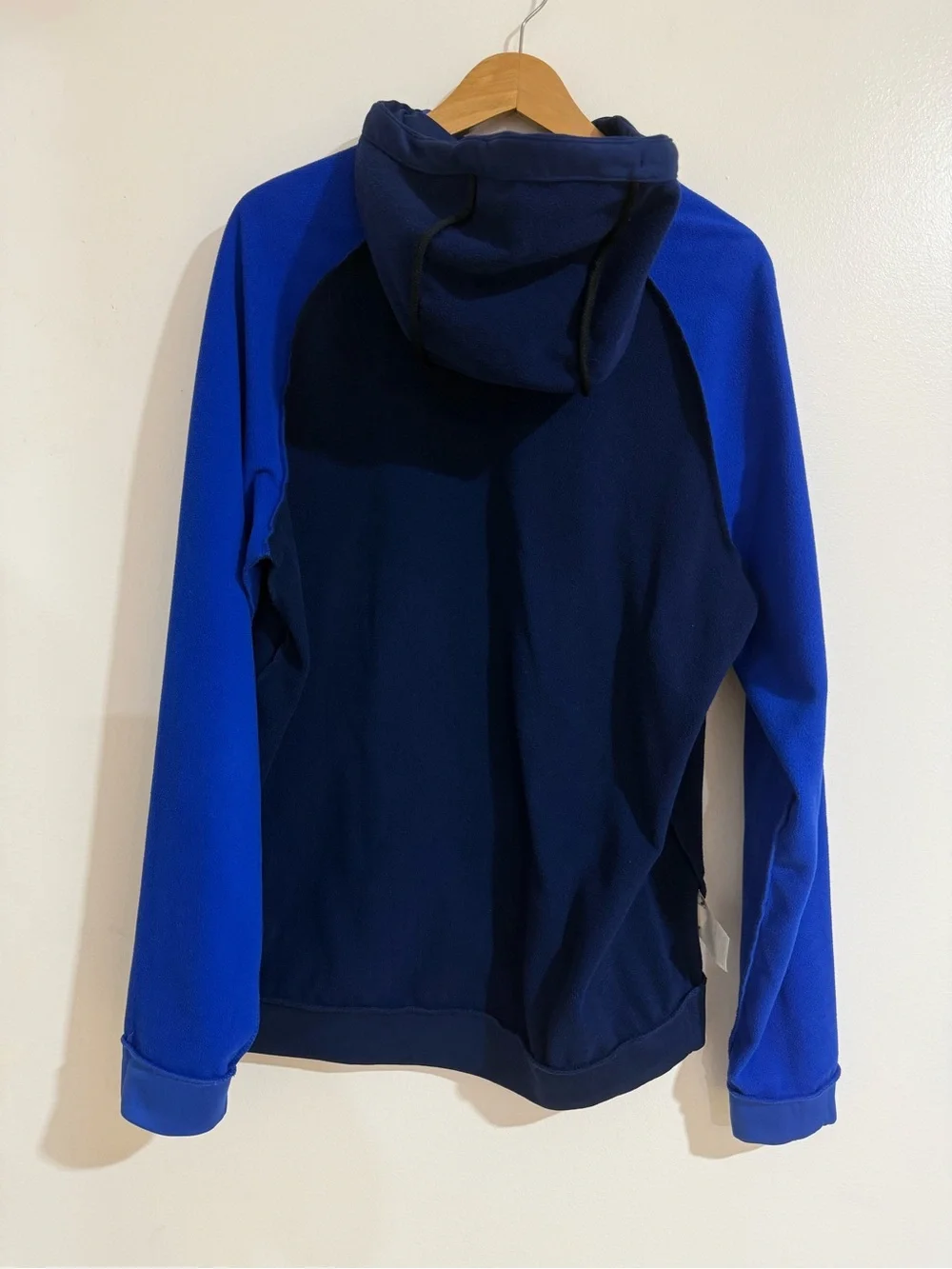 Nike Dri-FIT Blue Two-Tone Sleeve Graphic Pullover Hoodie (Men’s L)